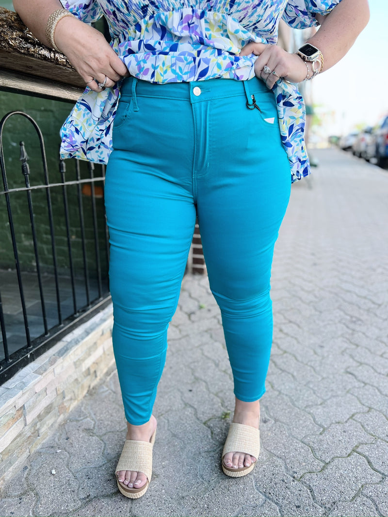 Curvy Gwen's High Rise Skinny Jeans